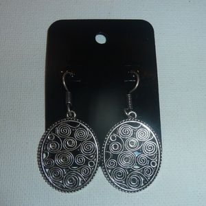 Boutique Vintage Style Antique Pendant 2’